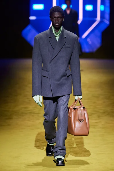 Look 11